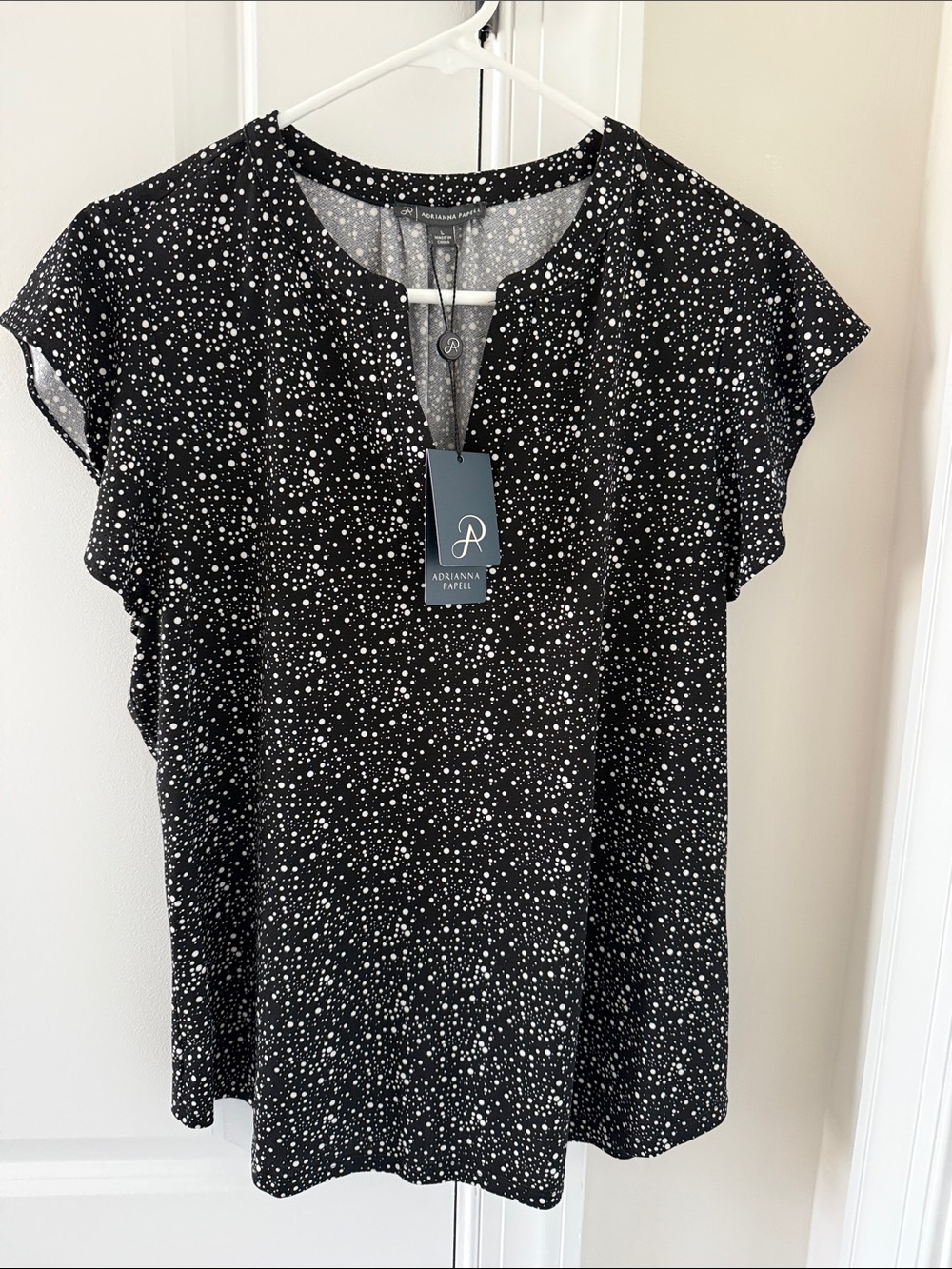 Adrianna Papell Black and White Speckled Flutter Sleeve Top